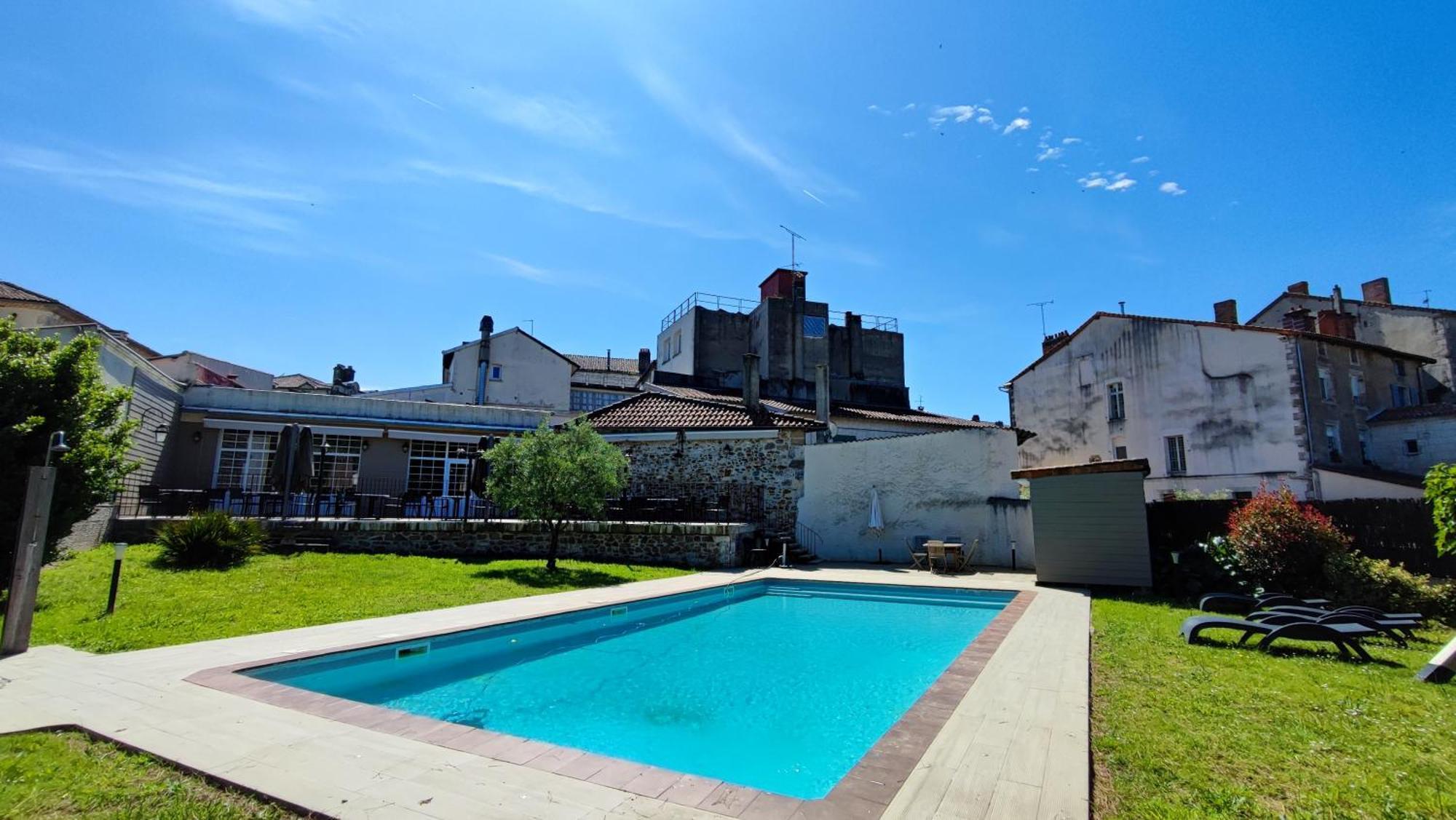 Logis Grand Hotel Pelisson Nontron Bagian luar foto