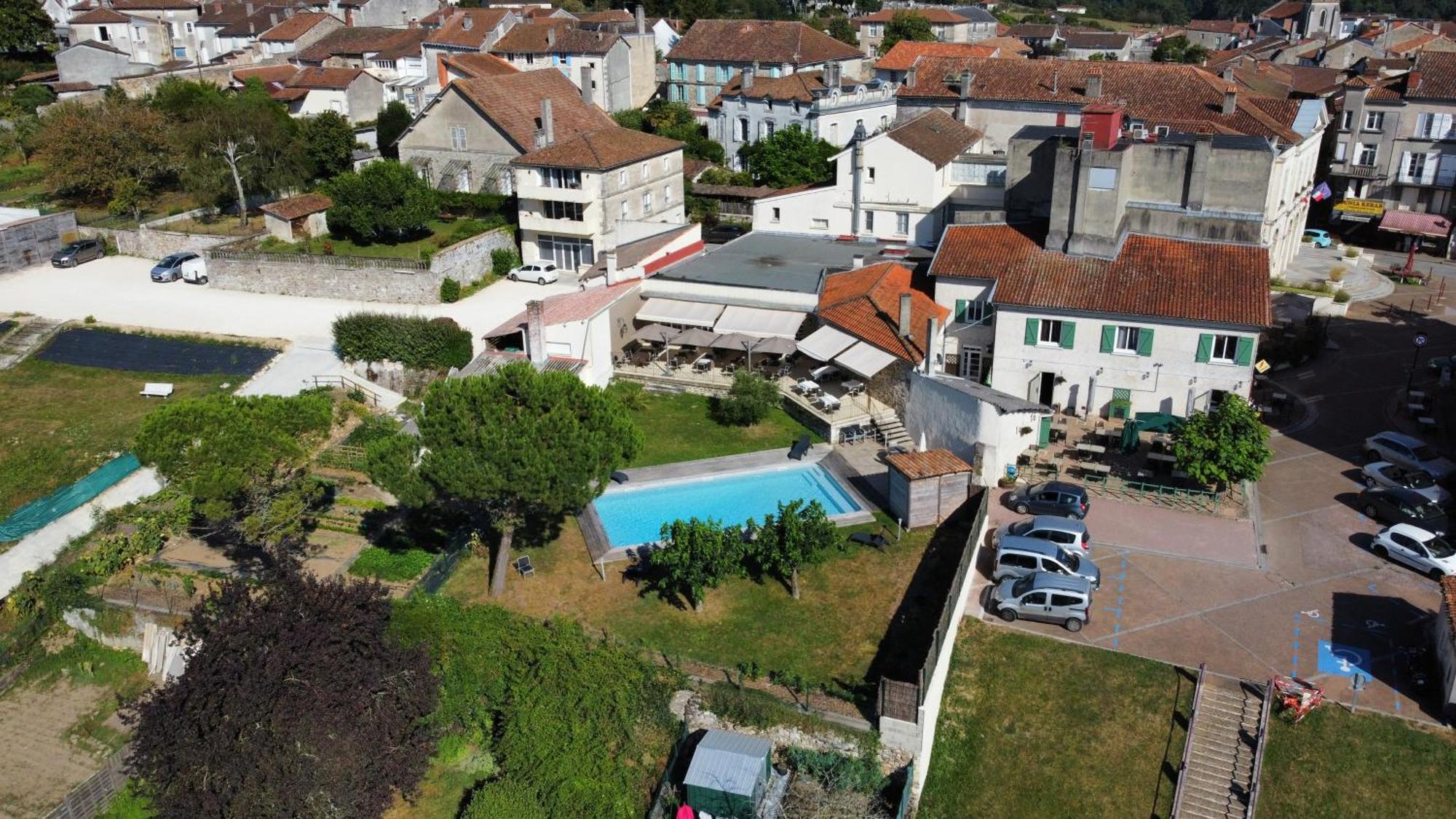Logis Grand Hotel Pelisson Nontron Bagian luar foto