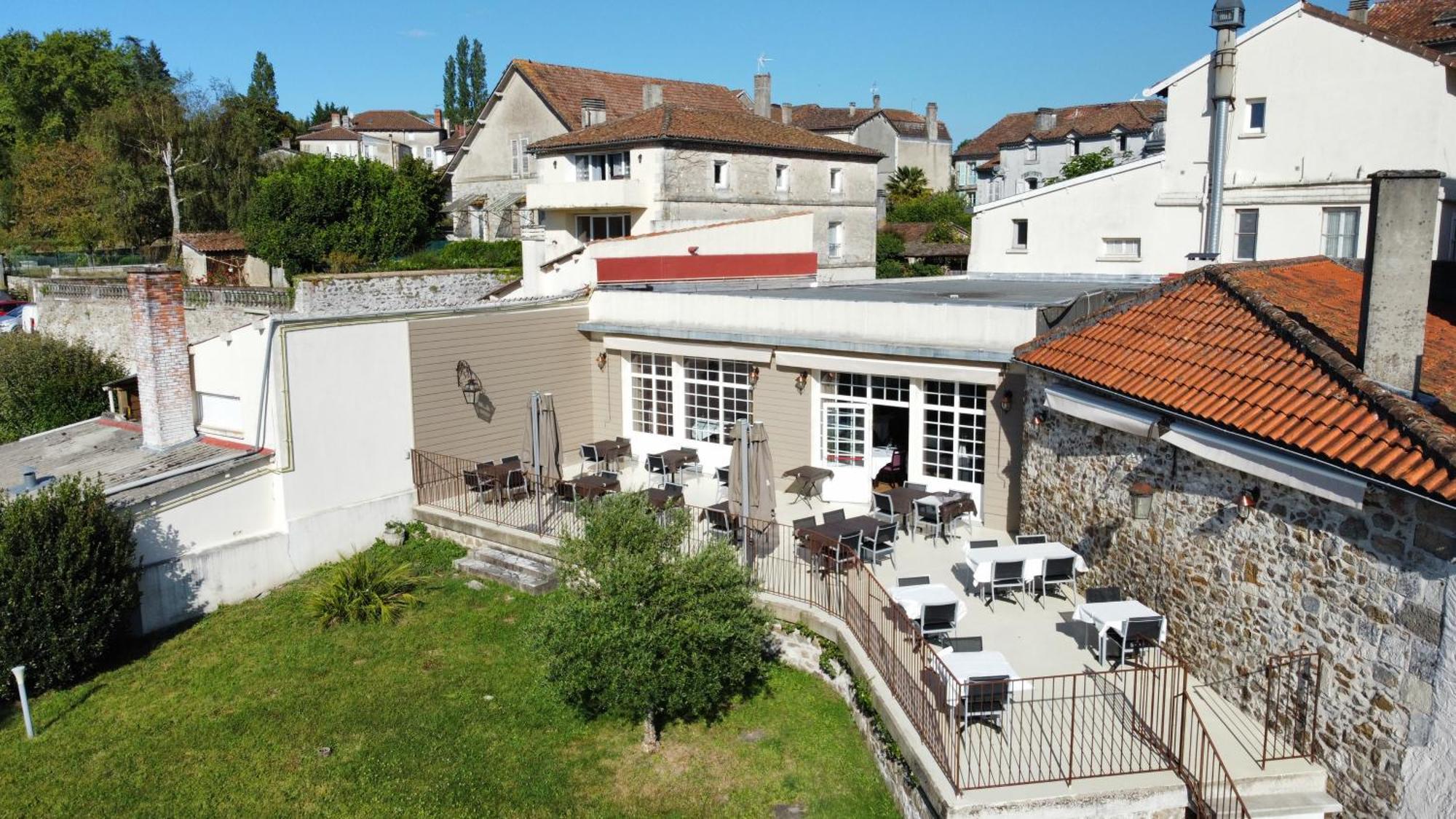Logis Grand Hotel Pelisson Nontron Bagian luar foto