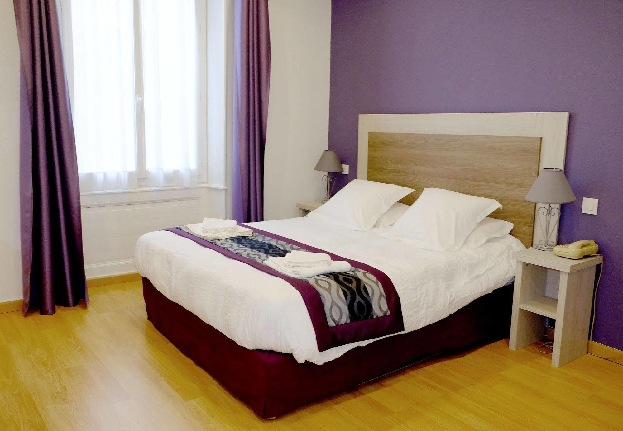 Logis Grand Hotel Pelisson Nontron Bagian luar foto