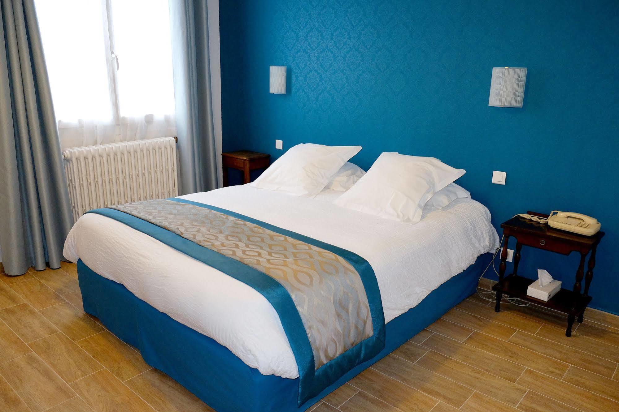 Logis Grand Hotel Pelisson Nontron Bagian luar foto